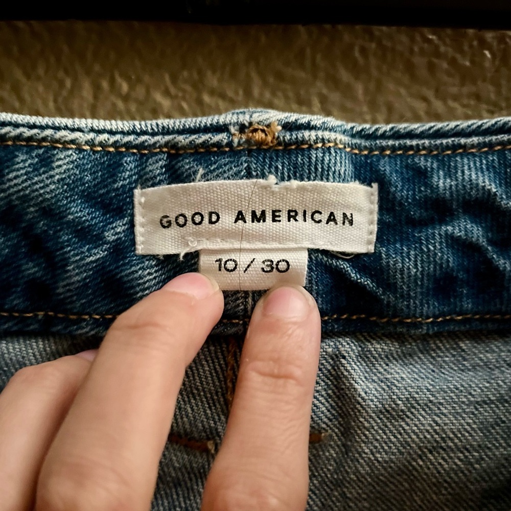 Good American Blue Straight Leg Jeans with Raw Hem - Picture 6 of 6